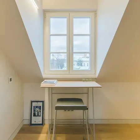 6 Windows / 6 Views Upscale Old Town *